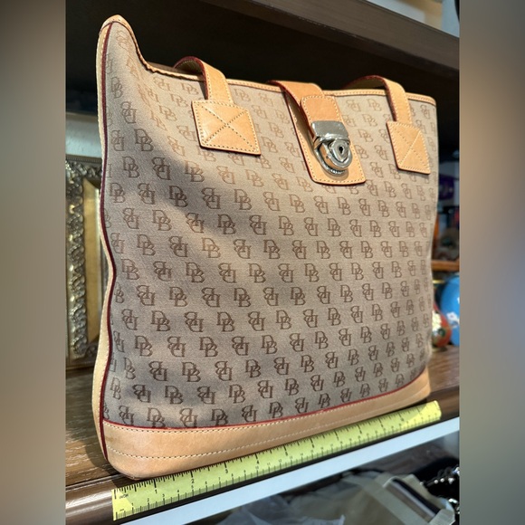 DOONEY & BOURKE Vintage Signature Tan & Brown Monogram w/ Leather Trim Tote EUC - Picture 4 of 14